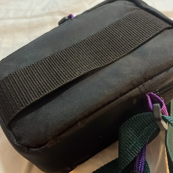 Vintage TEK Crossbody Zipper Black and Green Belt Camera Bag - Picture 5 of 8